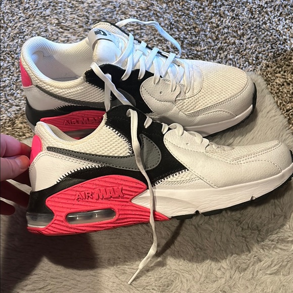 Nike Women's Excee Air Max White and Pink Sneakers - Picture 2 of 11
